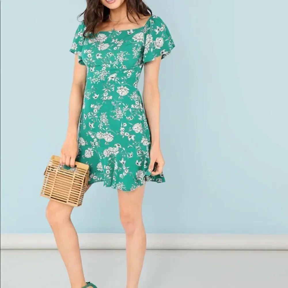 ✨ Flower Print Dress✨ - Picture 2 of 5
